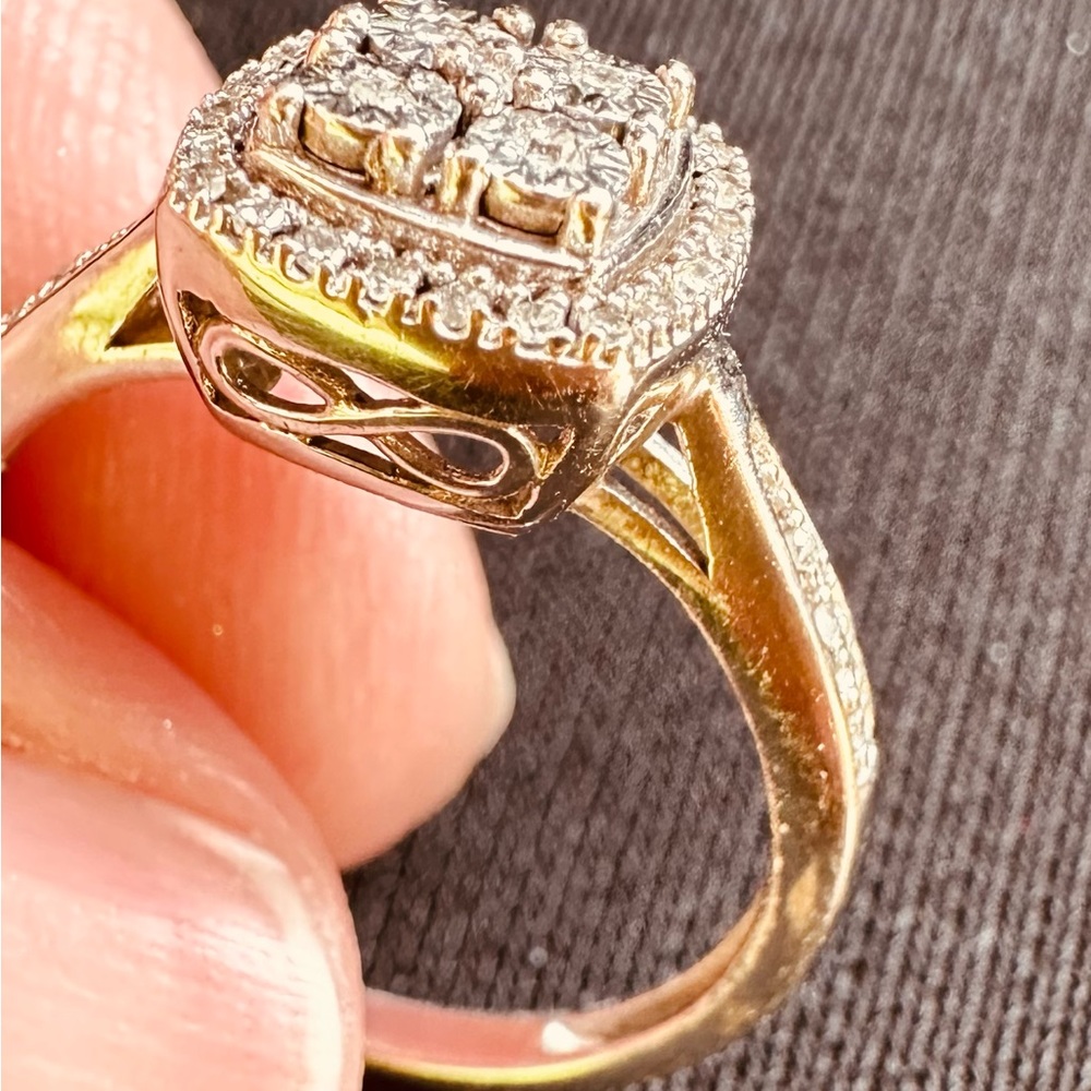 Timeless Silver Engagement Ring with Prong Setting and High Polish Finish - Picture 2 of 4